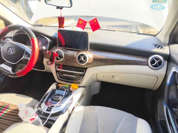 [上海·沪A] 二手北京汽车北京EU52018款 R500 智风版