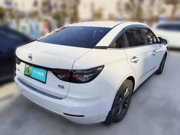 [上海·沪A] 二手威马汽车威马E.52021款 500 即客行