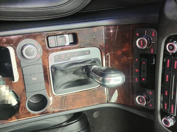 [苏州·苏E] 二手大众途锐2011款 3.0TSI 标配型