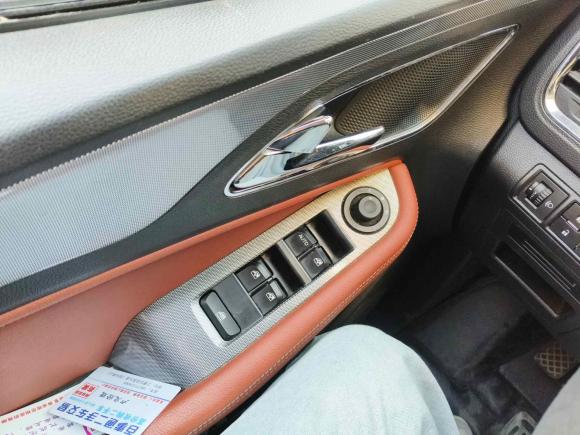 [武汉·鄂A] 二手宝骏宝骏5602015款 1.8L 手动精英型