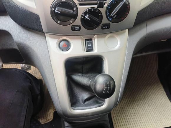 [深圳·粤B] 二手日产日产NV2002011款 1.6L 232座 尊雅型