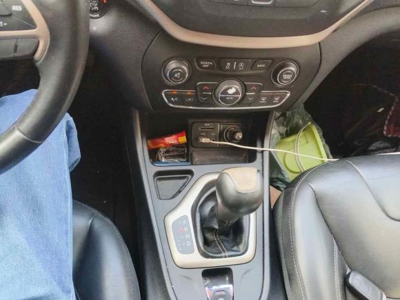 [广州·粤F] 二手Jeep自由光2016款 2.4L 领先版