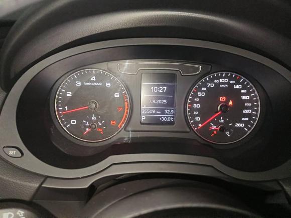 [武汉·鄂A] 二手奥迪奥迪Q32018款 35 TFSI 时尚型典藏版