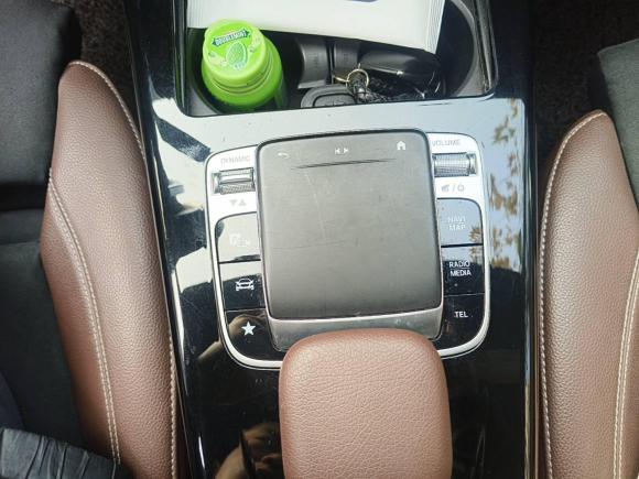 [上海·沪C] 二手奔驰奔驰A级2020款 A 200 L 运动轿车