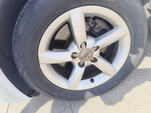 [济南·鲁S] 二手奥迪奥迪A4L2015款 35 TFSI 自动标准型