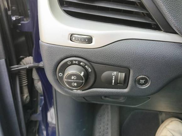 [上海·沪A] 二手Jeep自由光2016款 2.4L 优越版