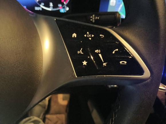 [上海·沪B] 二手奔驰奔驰GLB2024款 改款 GLB 200 动感型