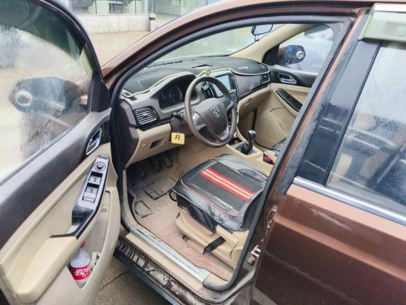 [武汉·鄂A] 二手宝骏宝骏7302014款 1.5L 手动舒适ESP版 7座