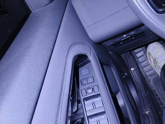 [苏州·苏E] 二手路虎揽胜极光2021款 极光L 249PS R-Dynamic SE 豪华版