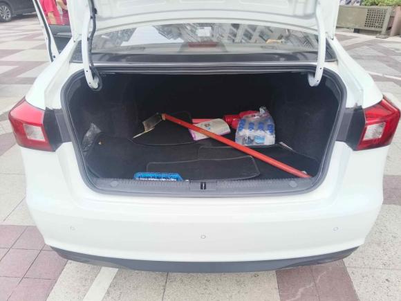 [南京·苏A] 二手荣威荣威3602017款 1.5L 自动豪华版