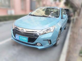 比亚迪秦新能源2014款 1.5T 酷黑骑士旗舰型