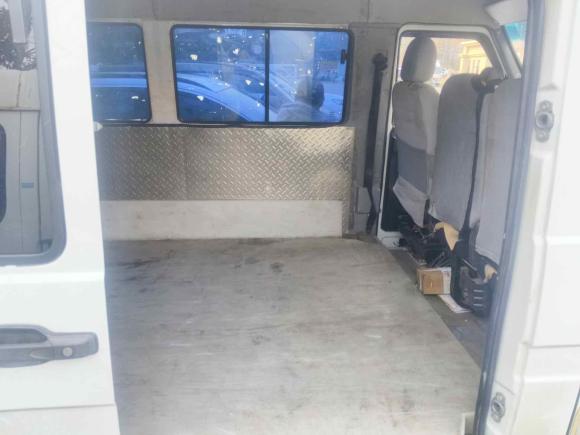 [武汉·鄂A] 二手依维柯依维柯得意2021款 2.5T A40 M1客车5-9座长轴中顶双胎侧拉门