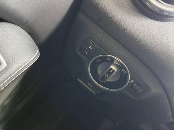 [上海·沪A] 二手奔驰奔驰GLA2016款 GLA 200 动感型