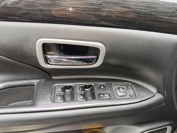 [深圳·鄂B] 二手三菱欧蓝德2018款 2.0L 两驱荣耀版 5座