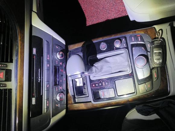 [武汉·鄂A] 二手奥迪奥迪A6L2012款 30 FSI 豪华型