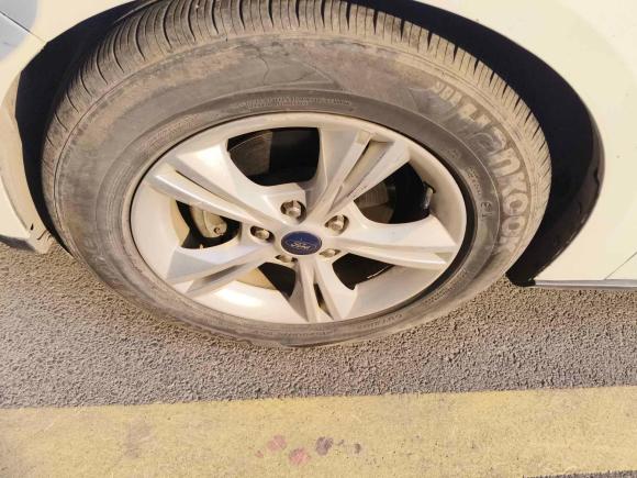 [青岛·鲁B] 二手福特福克斯2017款 三厢 1.6L 自动舒适型智行版