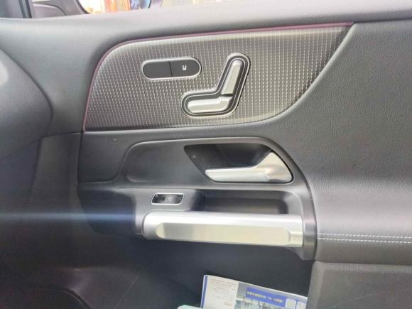 [上海·沪A] 二手奔驰奔驰EQB2022款 EQB 350 4MATIC 首发特别版