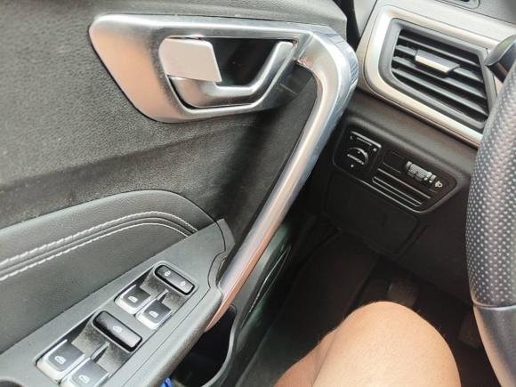 [上海·粤G] 二手吉利汽车远景X32017款 1.5L 手动精英型