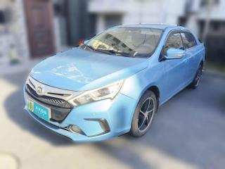 比亚迪秦新能源2014款 1.5T 酷黑骑士旗舰型