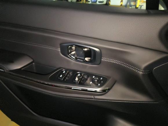 [深圳·粤B] 二手蔚来蔚来ES82022款 100kWh 六座版