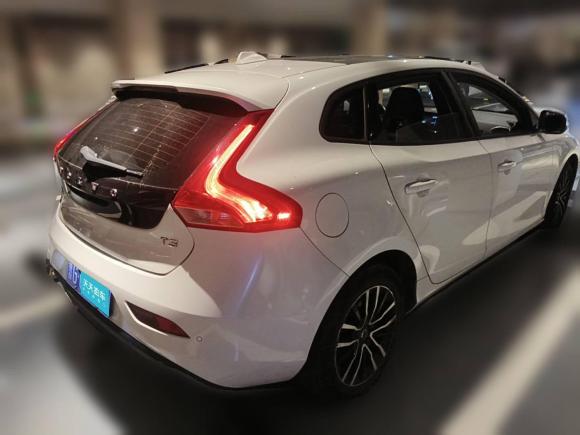 [上海·鲁G] 二手沃尔沃沃尔沃V402017款 T3 智逸版