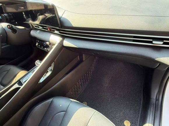 [广州·粤S] 二手现代伊兰特2022款 1.5L CVT LUX尊贵版