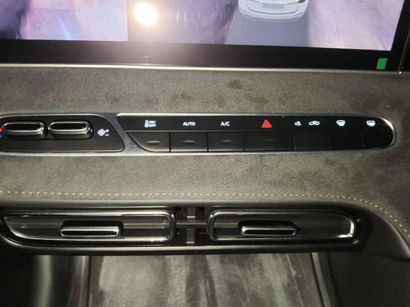 [成都·浙A] 二手荣威荣威D72025款 DMH 125km 世界冠军卓越版