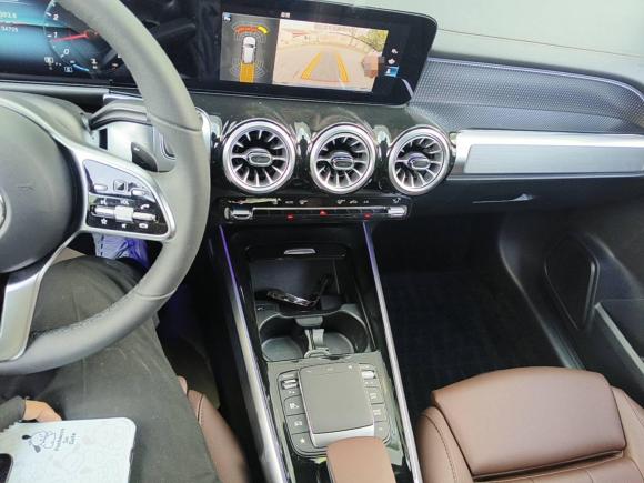 [上海·沪F] 二手奔驰奔驰GLB2021款 GLB 200 动感型