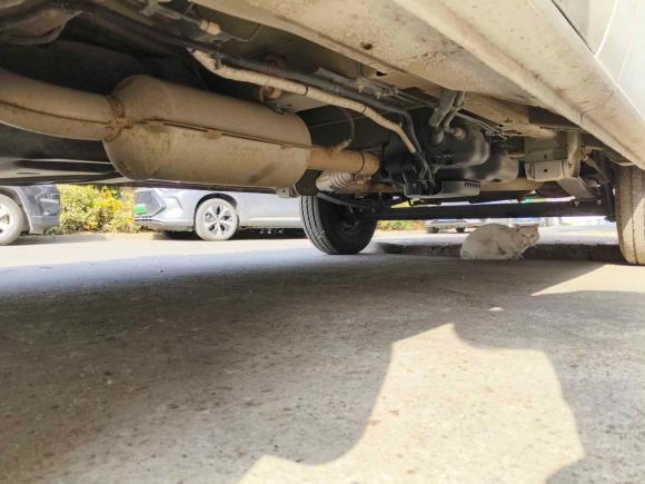 [无锡·苏B] 二手大通新途V802023款 2.0T 手动经典傲运通短轴中顶5/6座