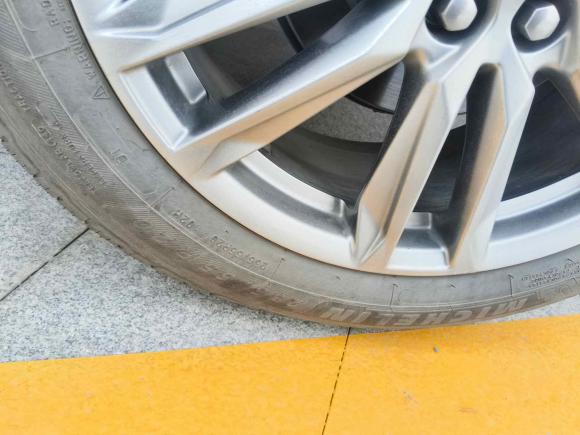 [武汉·鄂A] 二手凯迪拉克凯迪拉克XT62021款 2.0T 六座四驱豪华型