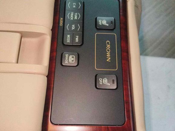 [广州·粤J] 二手丰田皇冠2010款 2.5L Royal 真皮天窗版