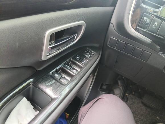 [上海·鄂E] 二手三菱欧蓝德2018款 2.0L 两驱荣耀版 5座