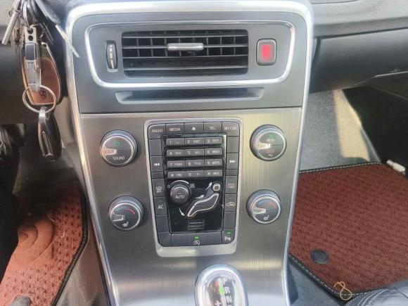 [青岛·鲁B] 二手沃尔沃沃尔沃S602013款 T5 舒适版