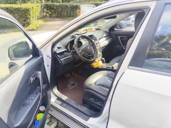 [上海·沪E] 二手奔腾奔腾X802015款 2.0L 自动豪华型