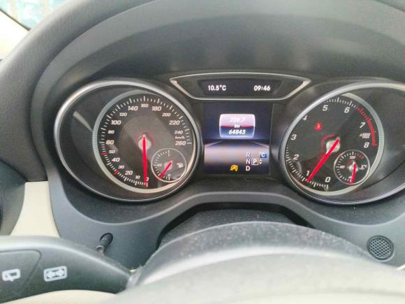 [上海·沪D] 二手奔驰奔驰GLA2018款 GLA 200 动感型