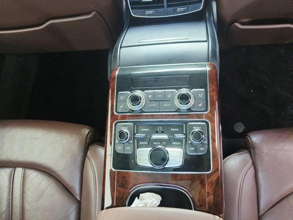 [深圳·粤P] 二手奥迪奥迪A82011款 A8L 3.0 TFSI quattro豪华型(213kW)