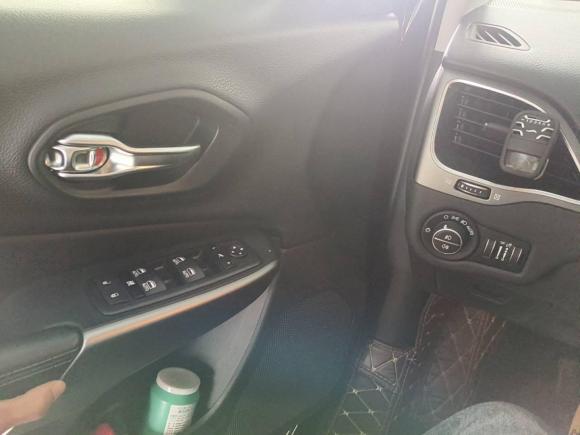 [广州·粤A] 二手Jeep自由光2019款 2.0T 两驱智享版 国V