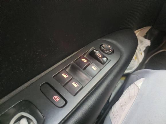 [武汉·鄂A] 二手标致标致3082014款 乐享版 经典 1.6L 自动优尚型