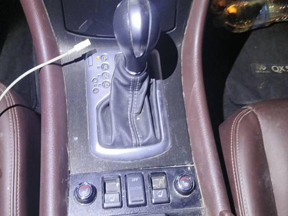 [深圳·粤B] 二手英菲尼迪英菲尼迪QX502015款 2.5L 悦享版