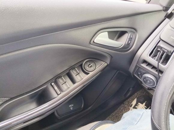 [成都·渝D] 二手福特福克斯2017款 两厢 EcoBoost 125 自动超能风尚型智行版