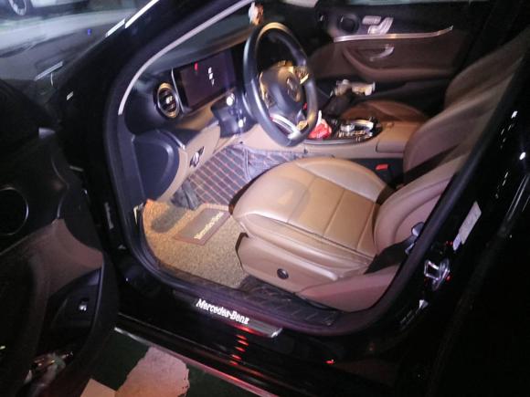 [深圳·粤B] 二手奔驰奔驰E级2017款 E 300 L 运动时尚型