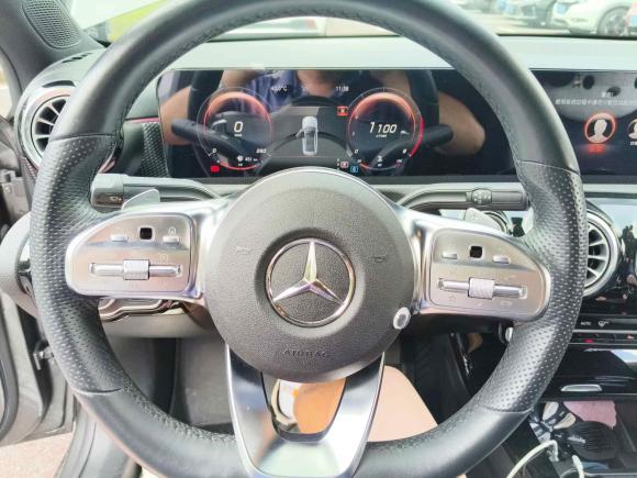 [上海·沪B] 二手奔驰奔驰A级2021款 A 200 L 运动轿车时尚型