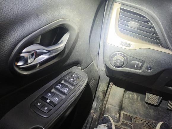 [武汉·鄂A] 二手Jeep自由光2016款 2.4L 优越版