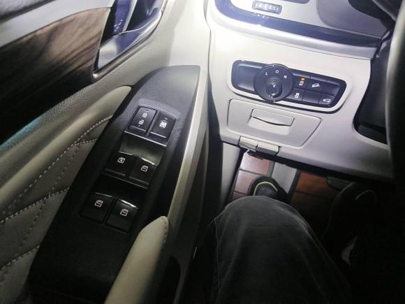 [上海·沪B] 二手广汽传祺传祺M82018款 320T 尊贵版