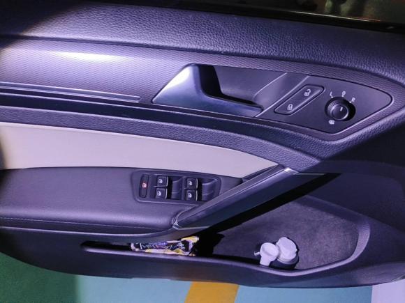 [杭州·浙A] 二手大众高尔夫2017款 230TSI 自动豪华百万辆纪念版