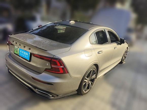 [上海·沪A] 二手沃尔沃沃尔沃S60插电式混动2022款 T8 E驱混动 四驱智雅运动版