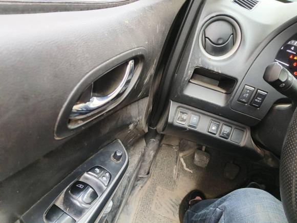 [西安·陕U] 二手日产途达2020款 2.5L XE 手动两驱精英版