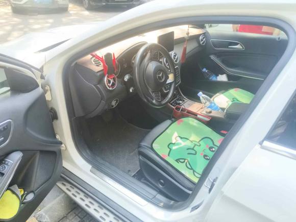 [广州·粤A] 二手奔驰奔驰GLA2016款 GLA 220 4MATIC 时尚型