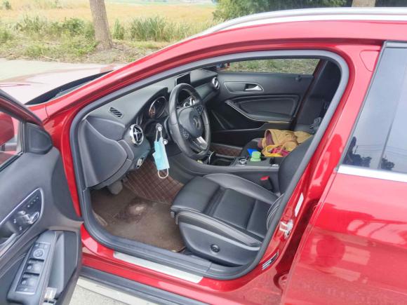 [上海·沪C] 二手奔驰奔驰GLA2018款 GLA 200 动感型