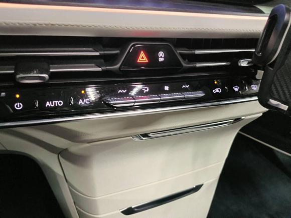 [广州·粤A] 二手别克世纪2023款 2.0T 四座私享版